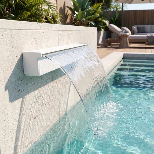 Cascada Abs – Lamina De Agua 240Cm Ancho — instalada en el muro de la piscina