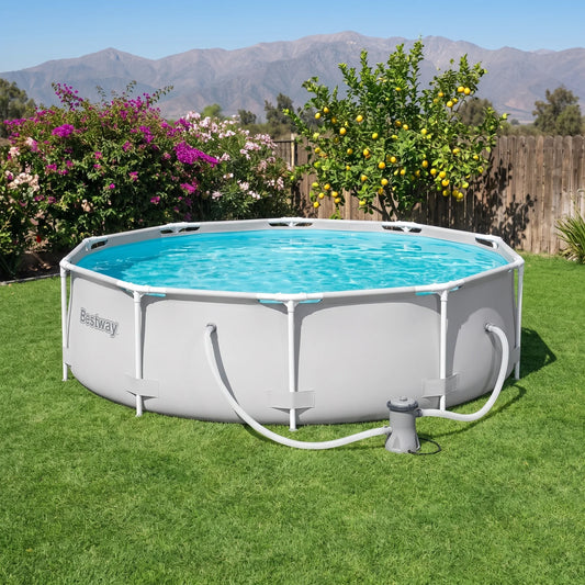 Piscina Bestway Steel Pro Deluxe Redonda 3,05 m con Filtro armada en un patio con la cordillera de fondo