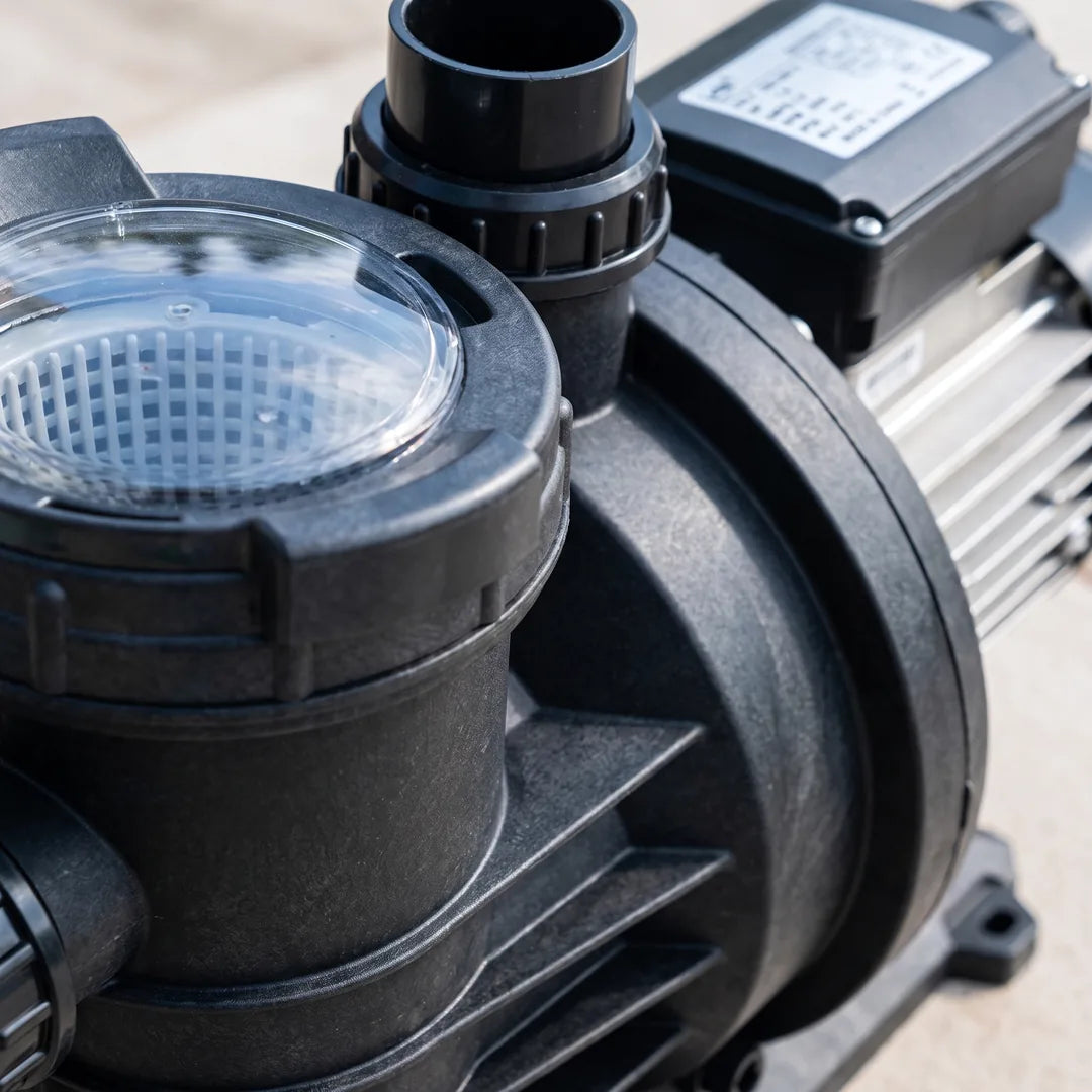 Bomba para piscina Bestflow FCP-1100LT | 1.5 hp — detalle del prefiltro y etiqueta