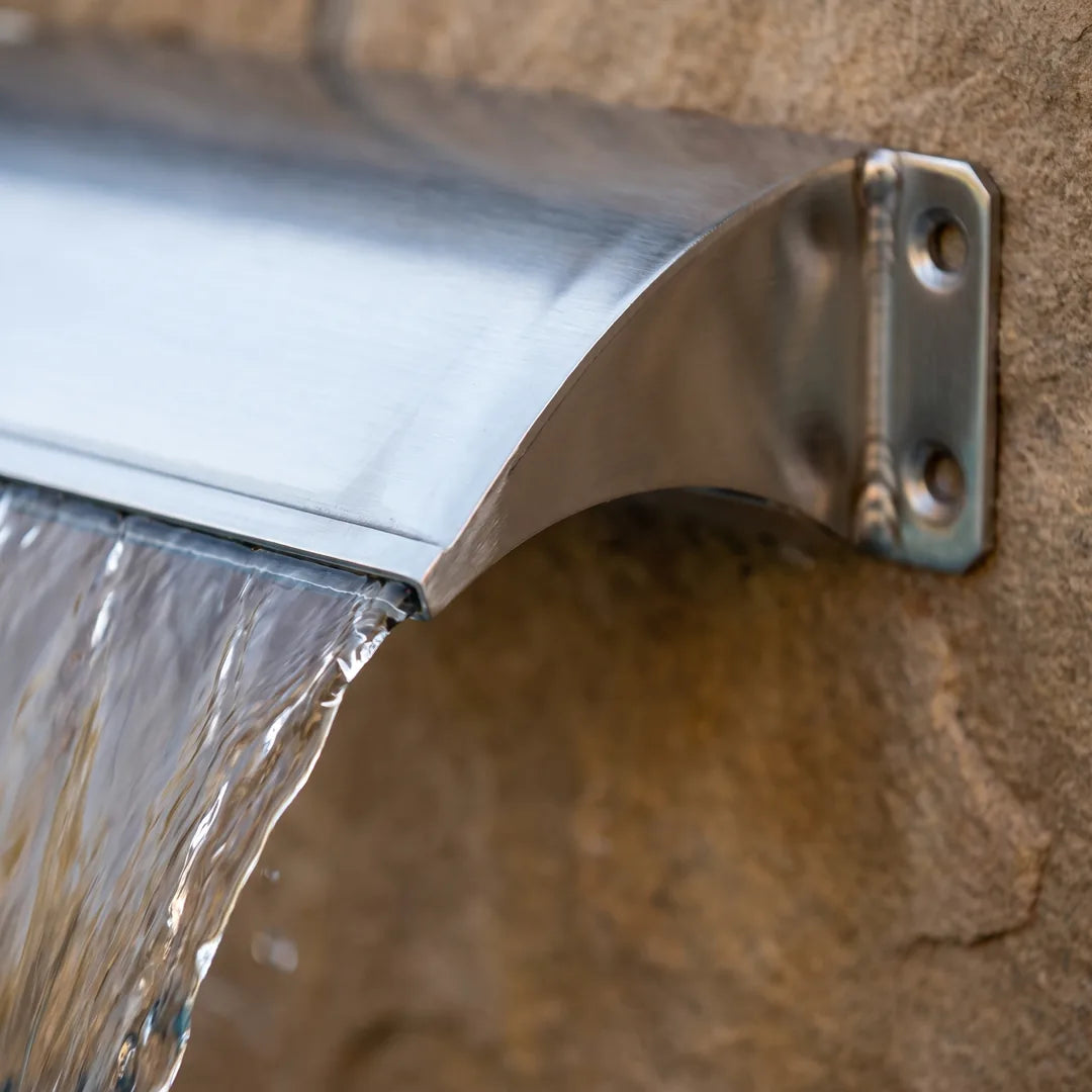 Cascada Aisi C340 – Pared Ancho 34Cm Rm 1 1/2″ Conex A 40Mm — detalle del labio de acero
