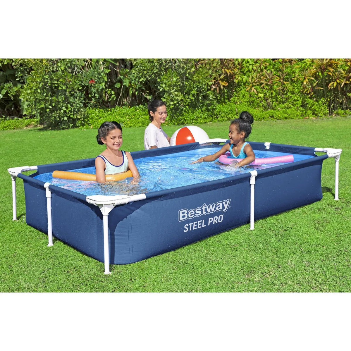 Piscina Bestway Steel Pro 2,21 x 1,50 m en uso