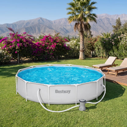 Piscina Bestway Steel Pro Deluxe Redonda 3,66 m con Filtro armada en un patio con la cordillera de fondo