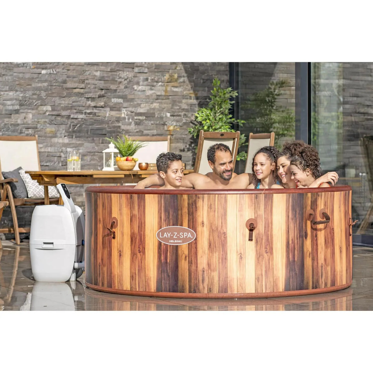 Spa Inflable Bestway Helsinki Smart AirJet Wi-Fi 5-7 Personas en uso