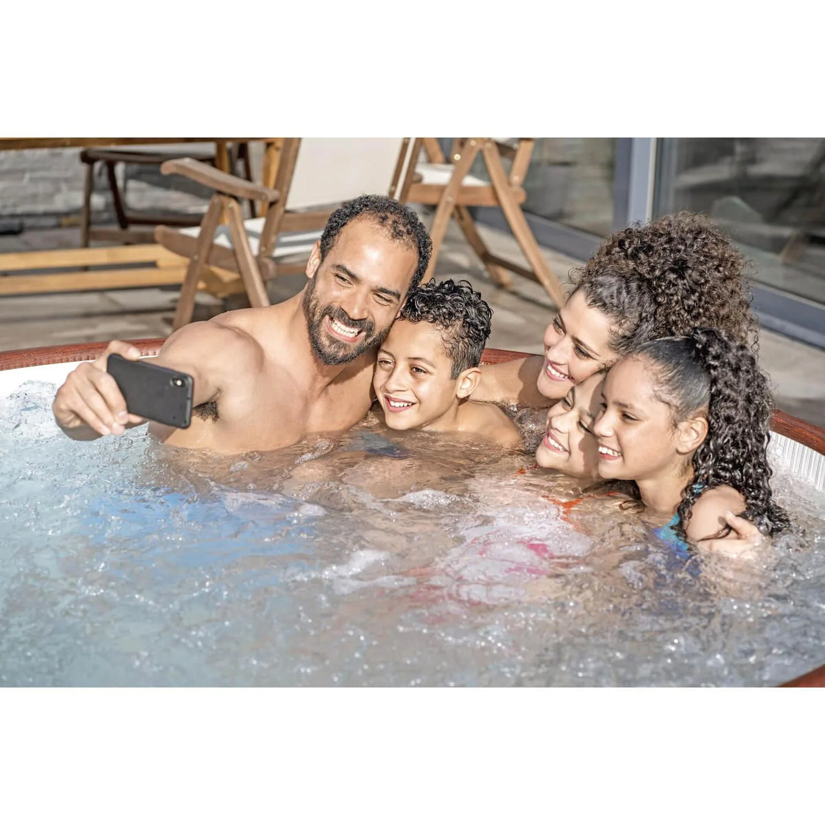 Spa Inflable Bestway Helsinki Smart AirJet Wi-Fi 5-7 Personas en uso