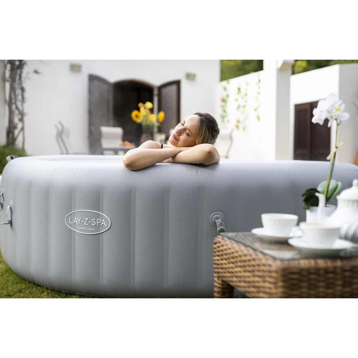 Spa Inflable Bestway Lay-Z-Spa Grenada AirJet 6-8 Personas en uso