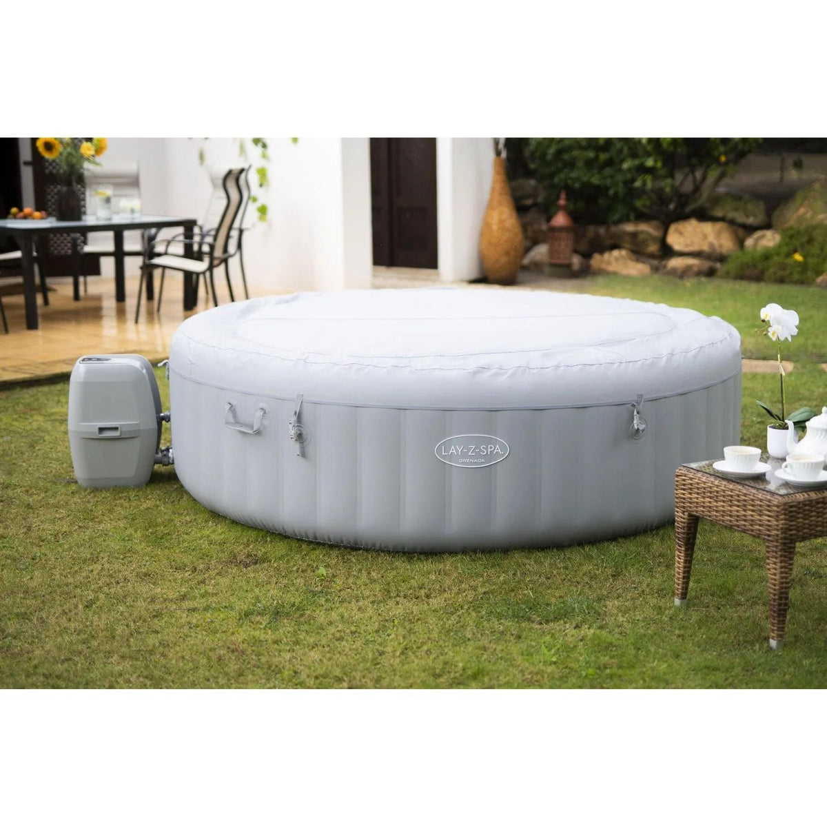 Spa Inflable Bestway Lay-Z-Spa Grenada AirJet 6-8 Personas con su cubierta puesta