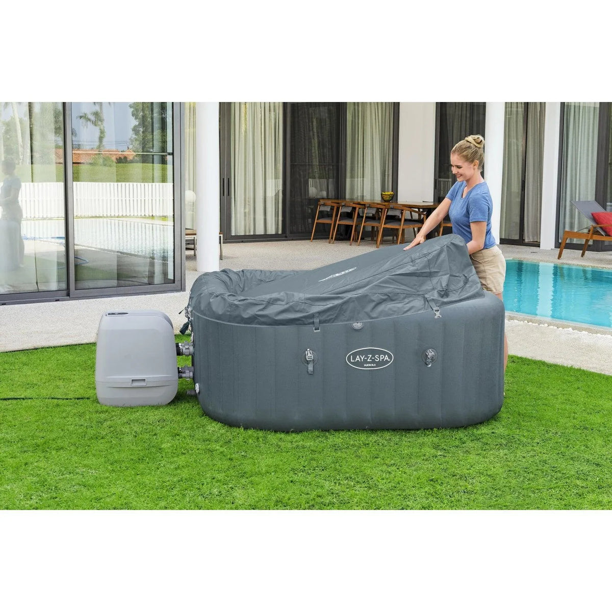Spa Inflable Bestway Lay-Z-Spa Hawaii HydroJet Pro 4-6 Personas con su cubierta puesta