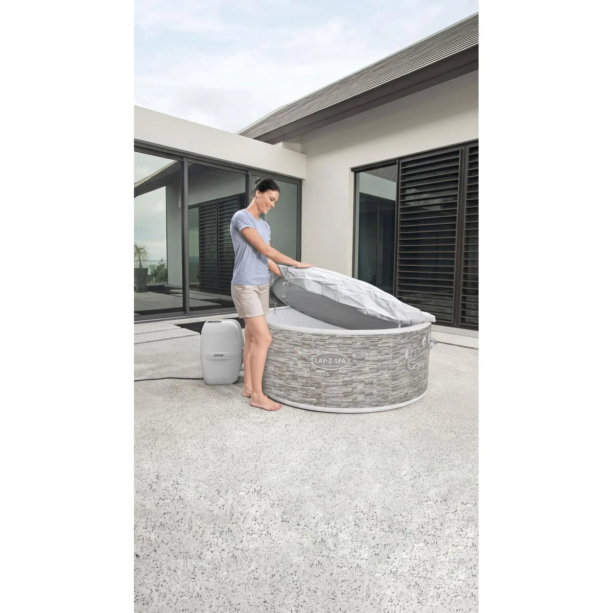 Spa Inflable Bestway Lay-Z-Spa Vancouver AirJet Plus 3-5 Personas con su cubierta puesta